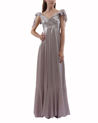 فستان بكسرات في الجزء العلوي