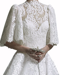 فستان بياقة عالية