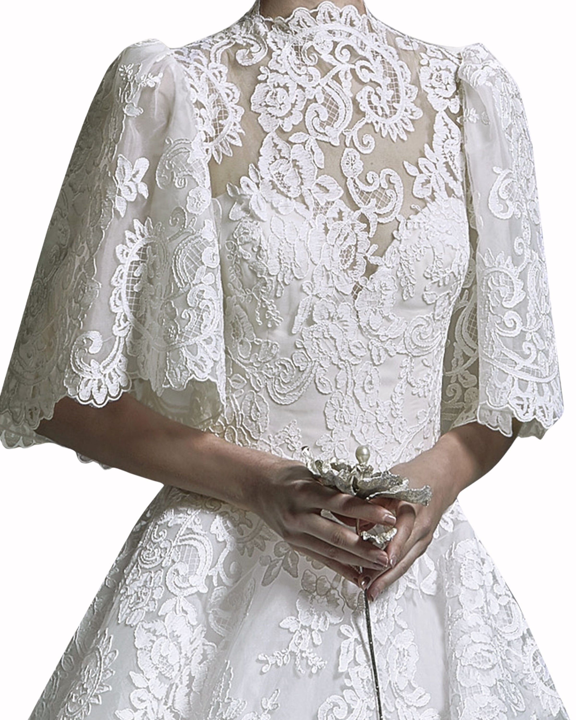 فستان بياقة عالية