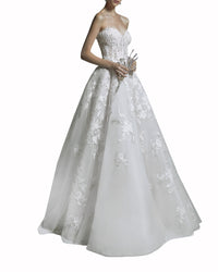 فستان بياقة على شكل قلب