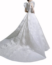 فستان بأكمام منفوخة