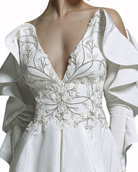 فستان زفاف مزخرف مع كشكش