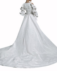 فستان زفاف مزخرف مع كشكش