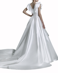 فستان برقبة V مع ثنيات