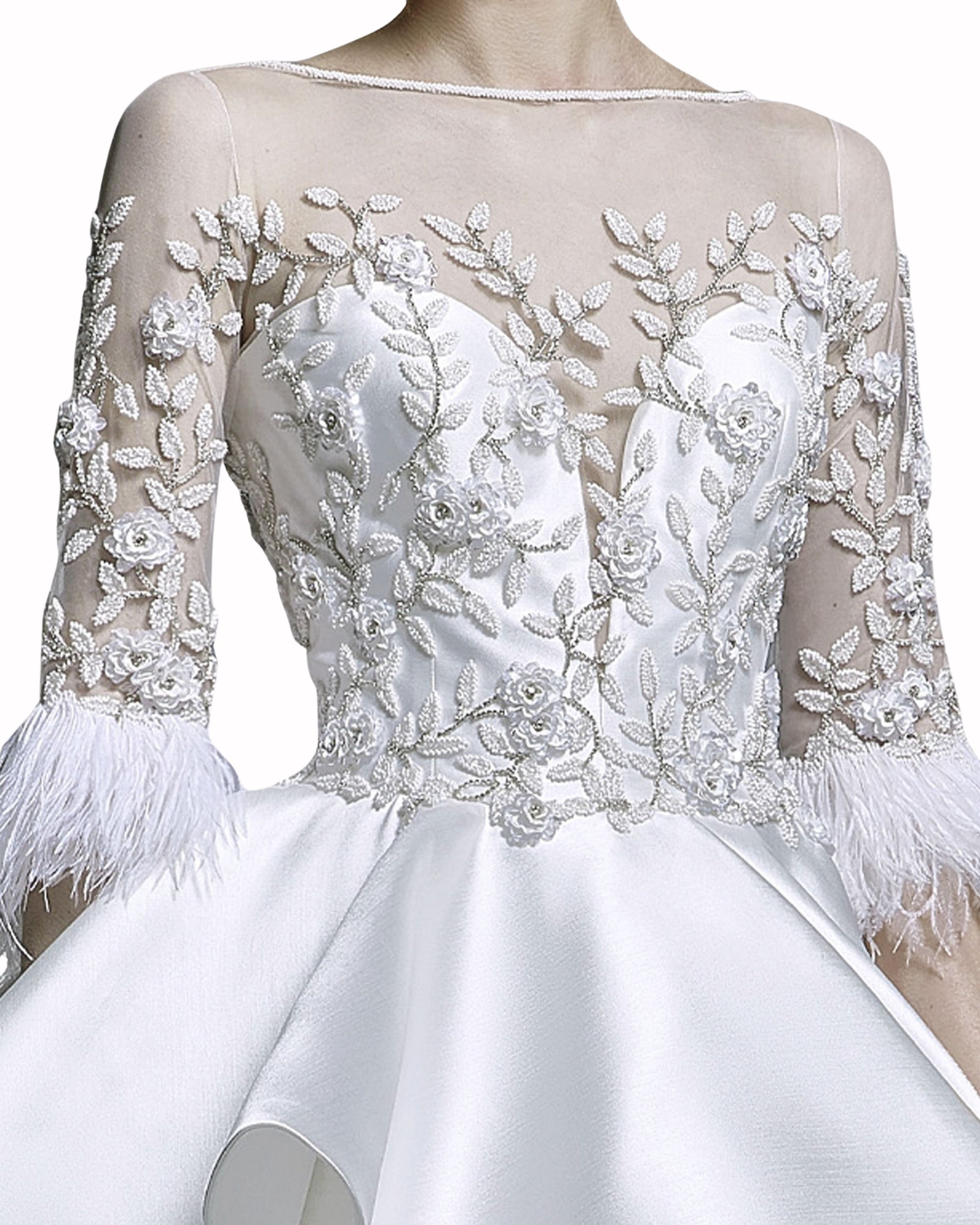 فستان بأكمام من الريش