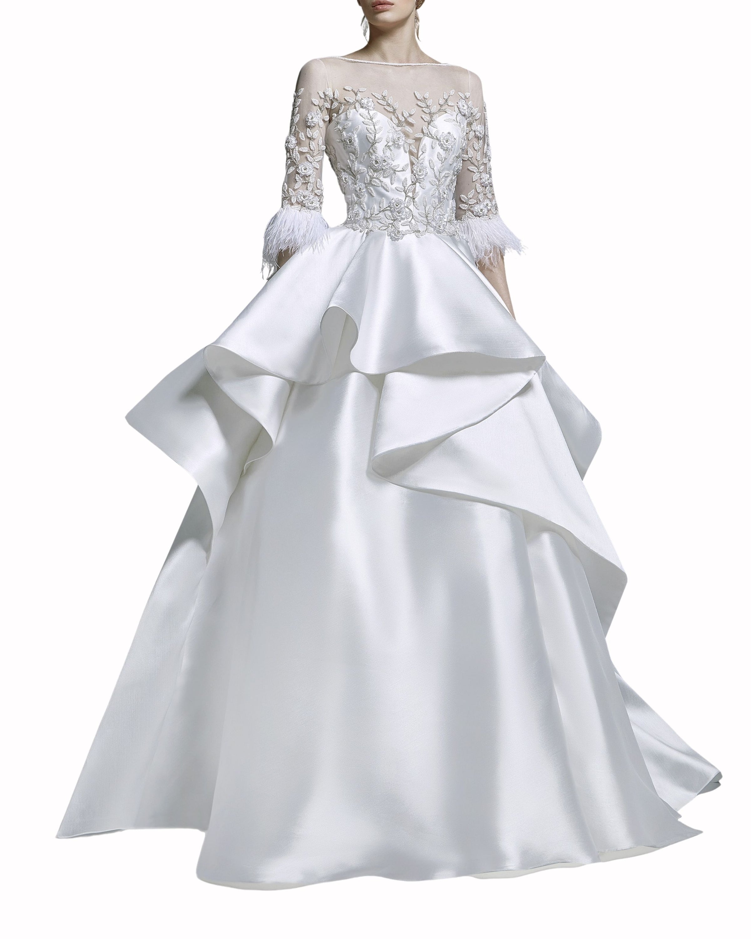 فستان بأكمام من الريش