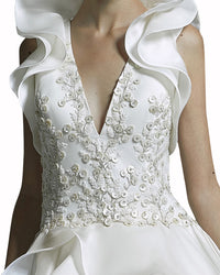 فستان زفاف بكشكش متتالي