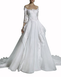 فستان دانتيل من دون أكتاف