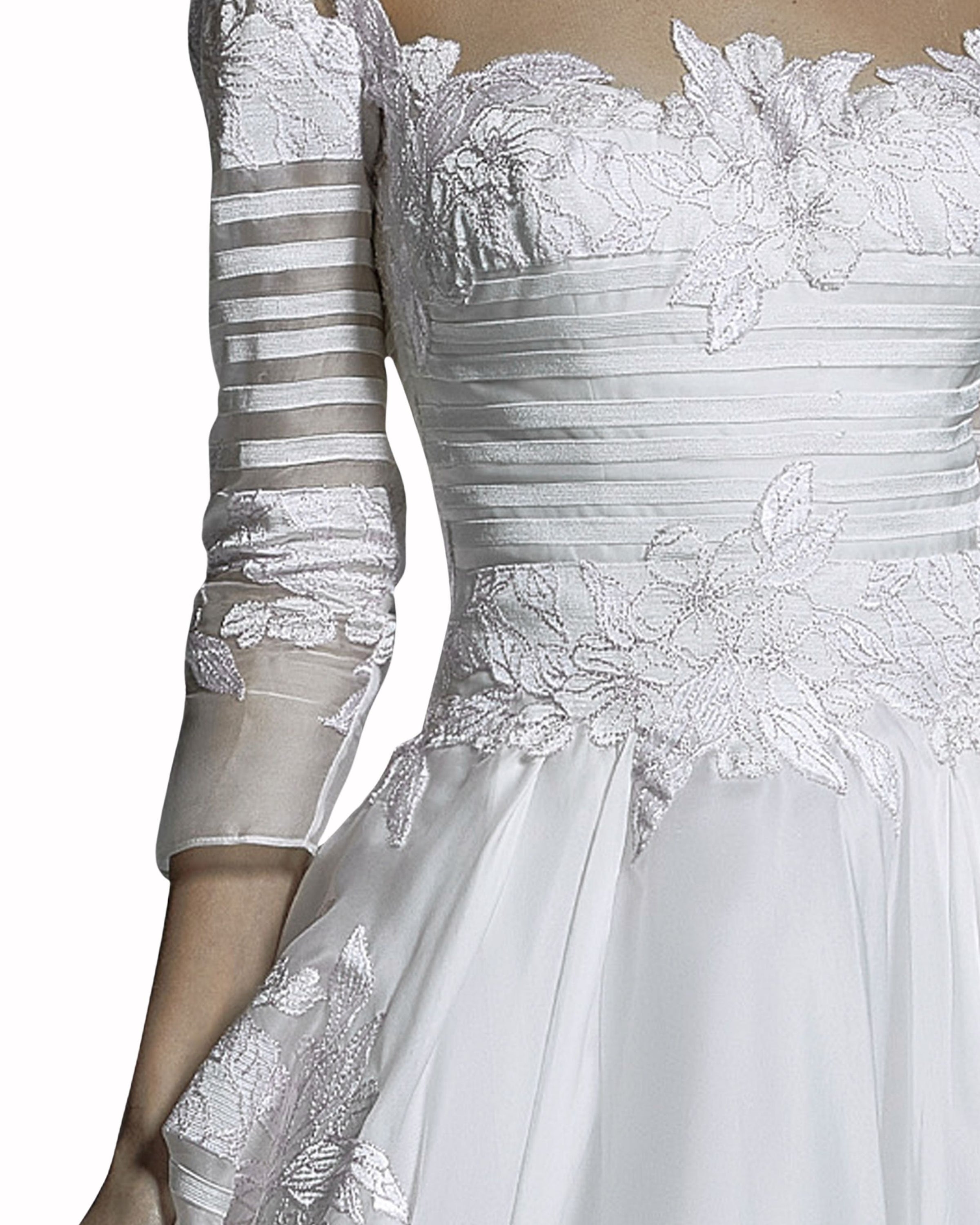 فستان دانتيل من دون أكتاف