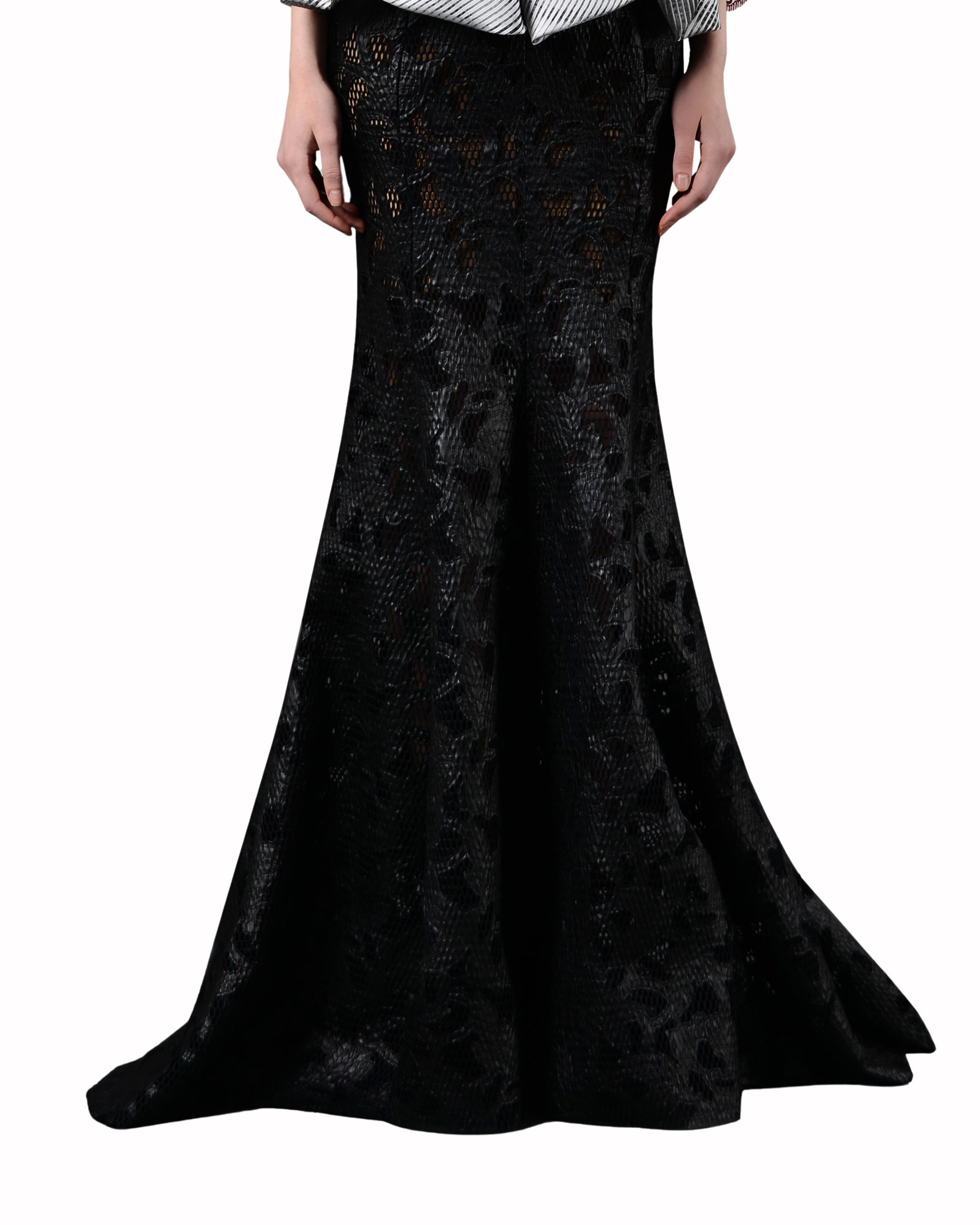 تنورة شبك طويلة