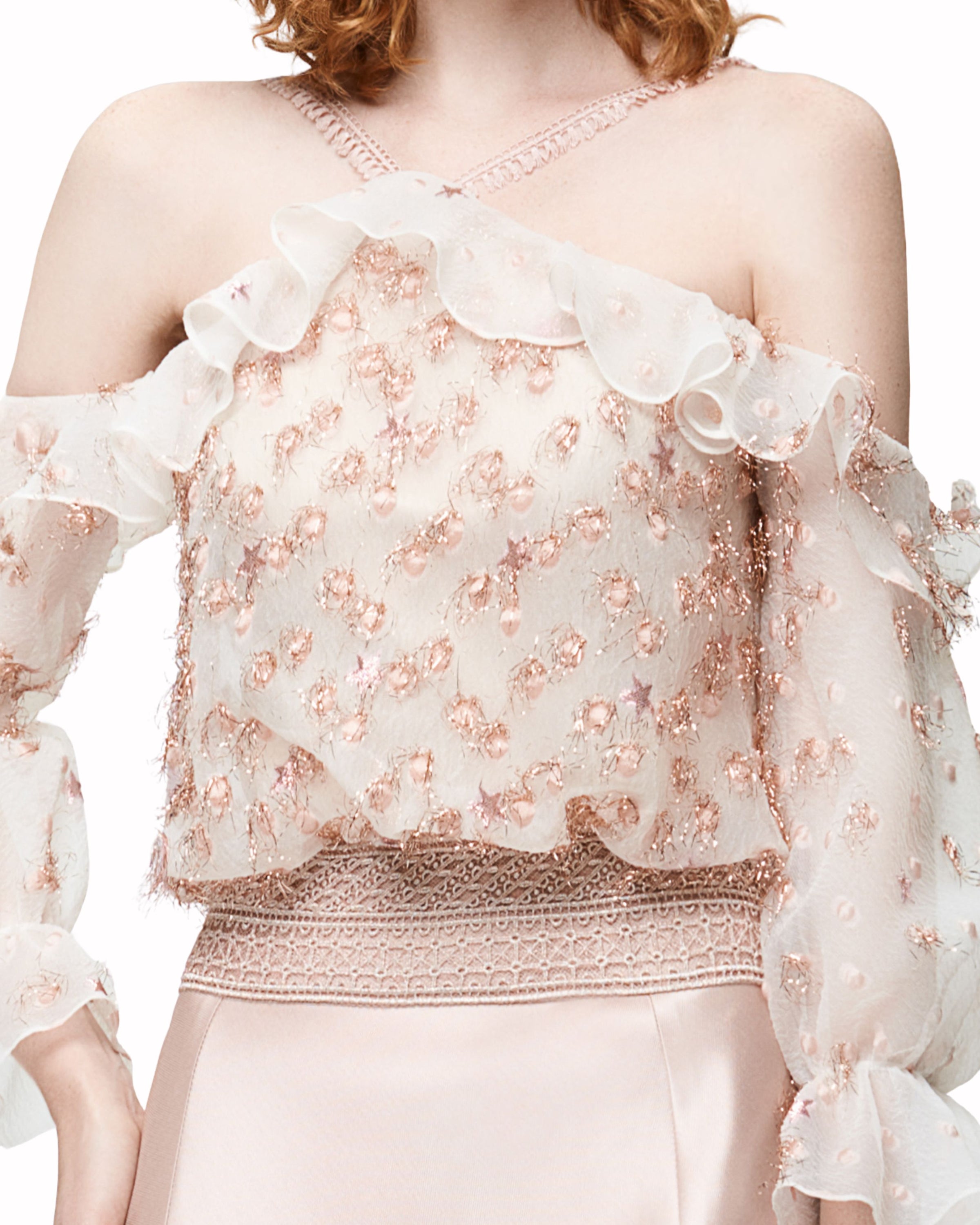 فستان بقسط الحورية بكتف منسدل