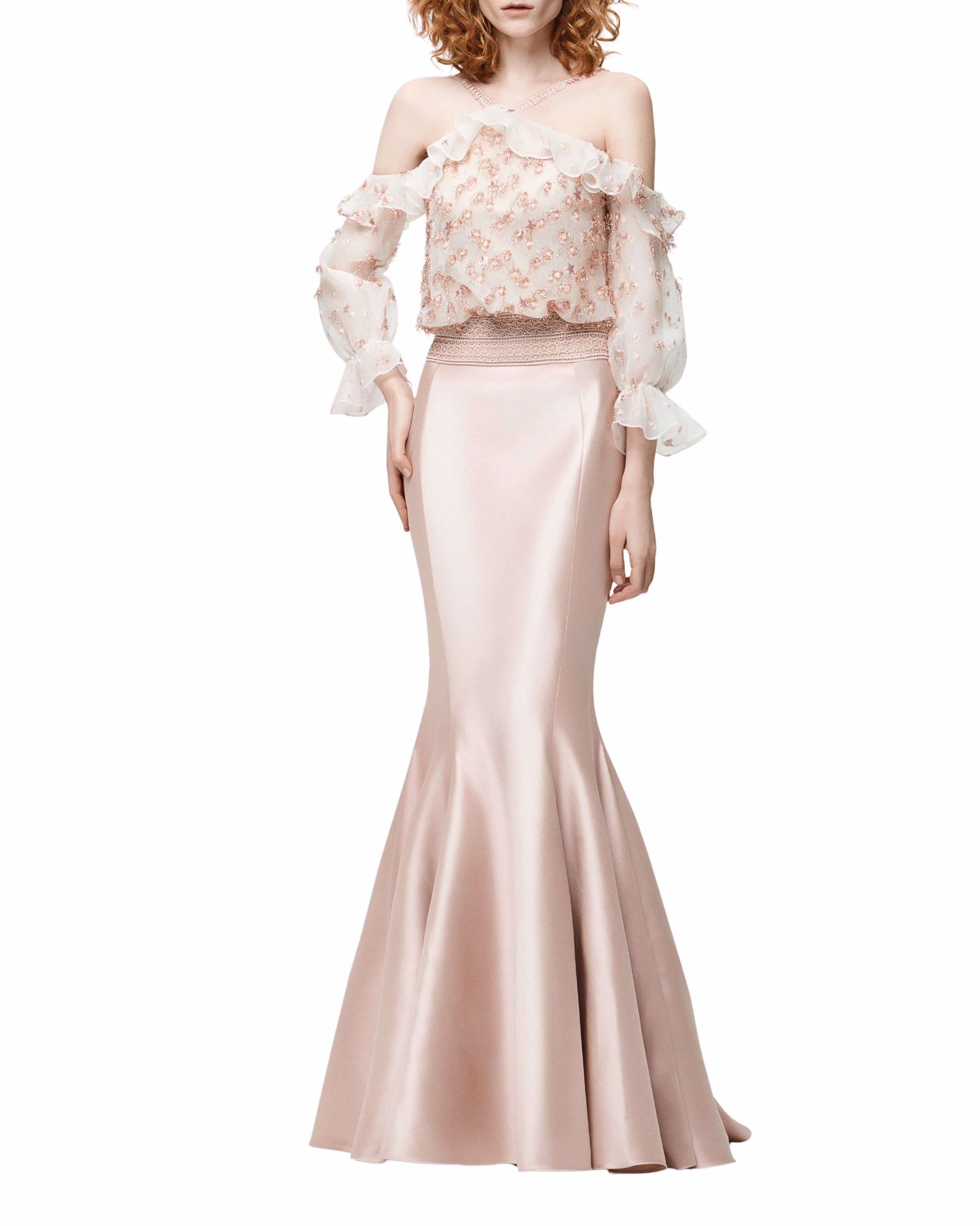 فستان بقسط الحورية بكتف منسدل