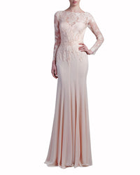 فستان دانتيل بياقة شفافة