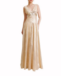 فستان بصدر مزين