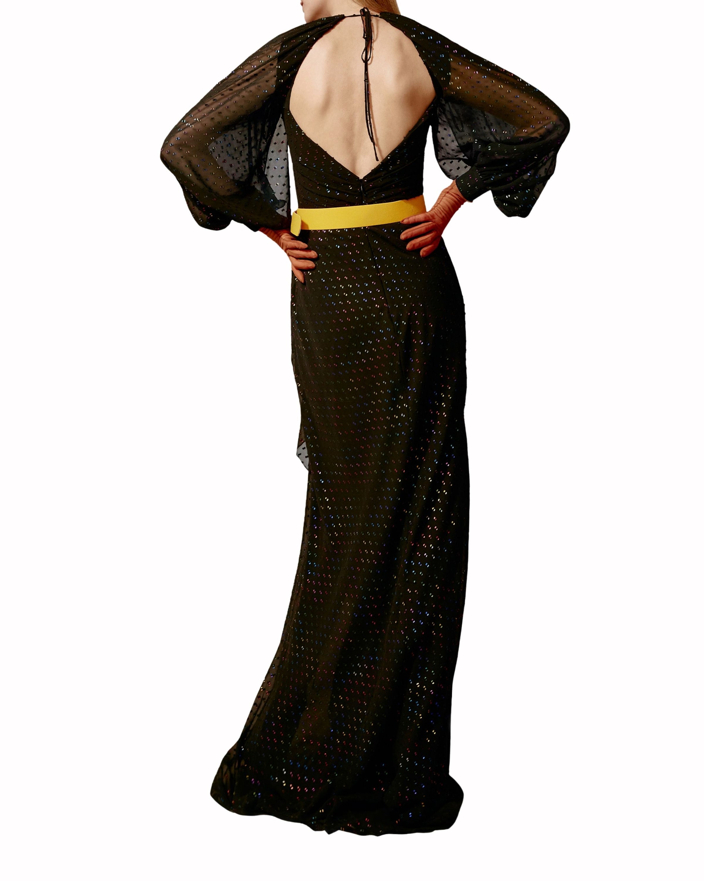 فستان طويل مع حزام برقبة V