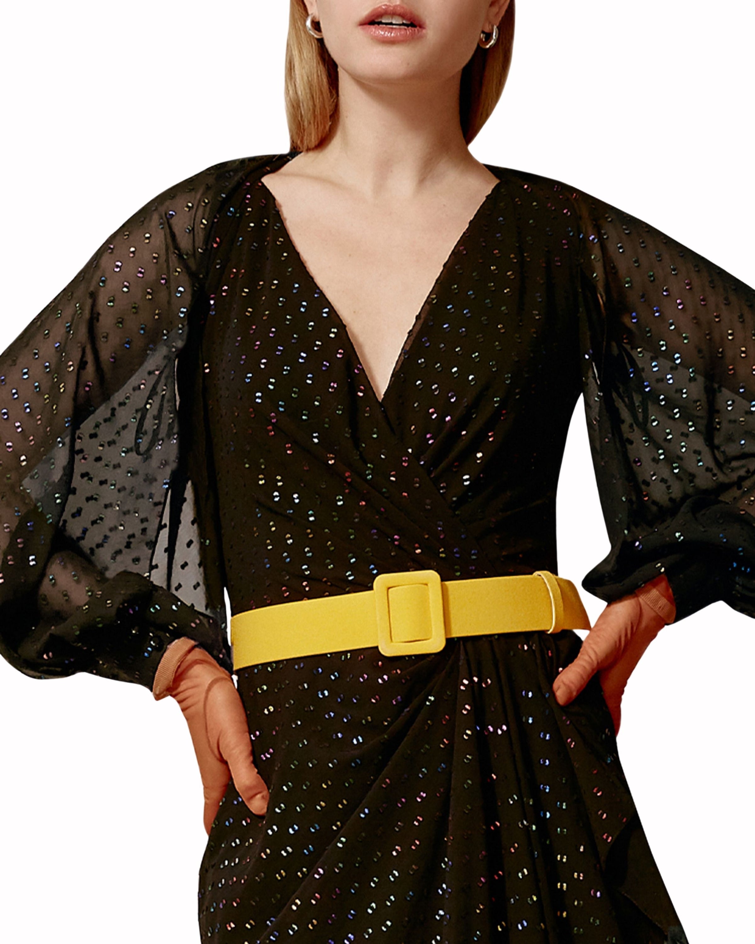 فستان طويل مع حزام برقبة V