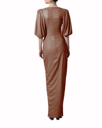 فستان طويل بني برقبة V