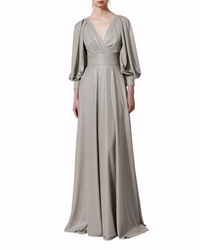 فستان رمادي طويل بقصة ضيقة واسع