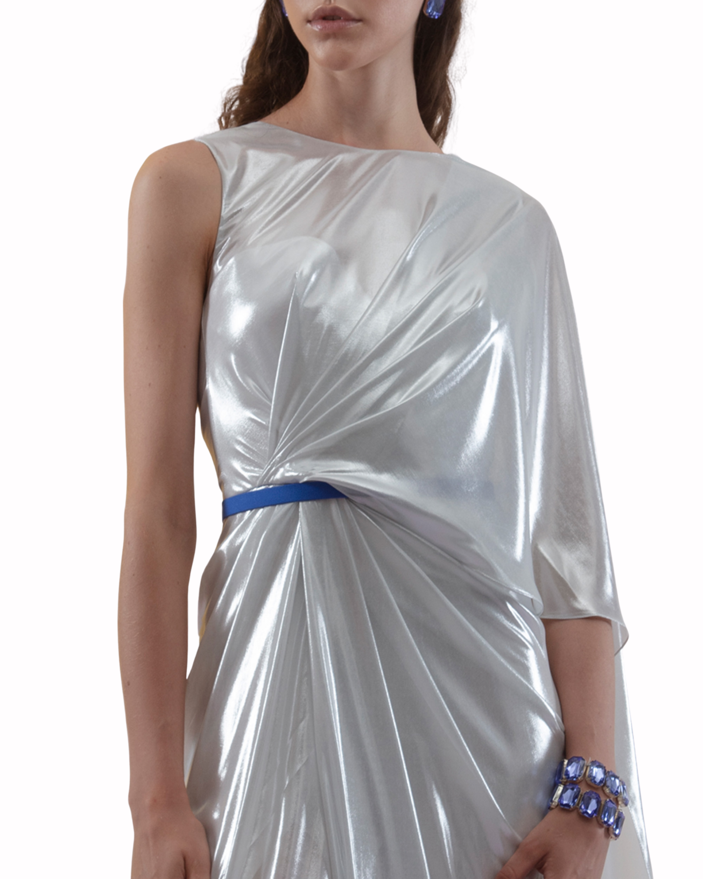 فستان طويل بكسرات غير متساوي