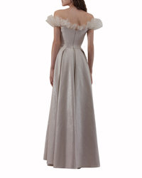 فستان طويل كشكش منسدل الاكمام