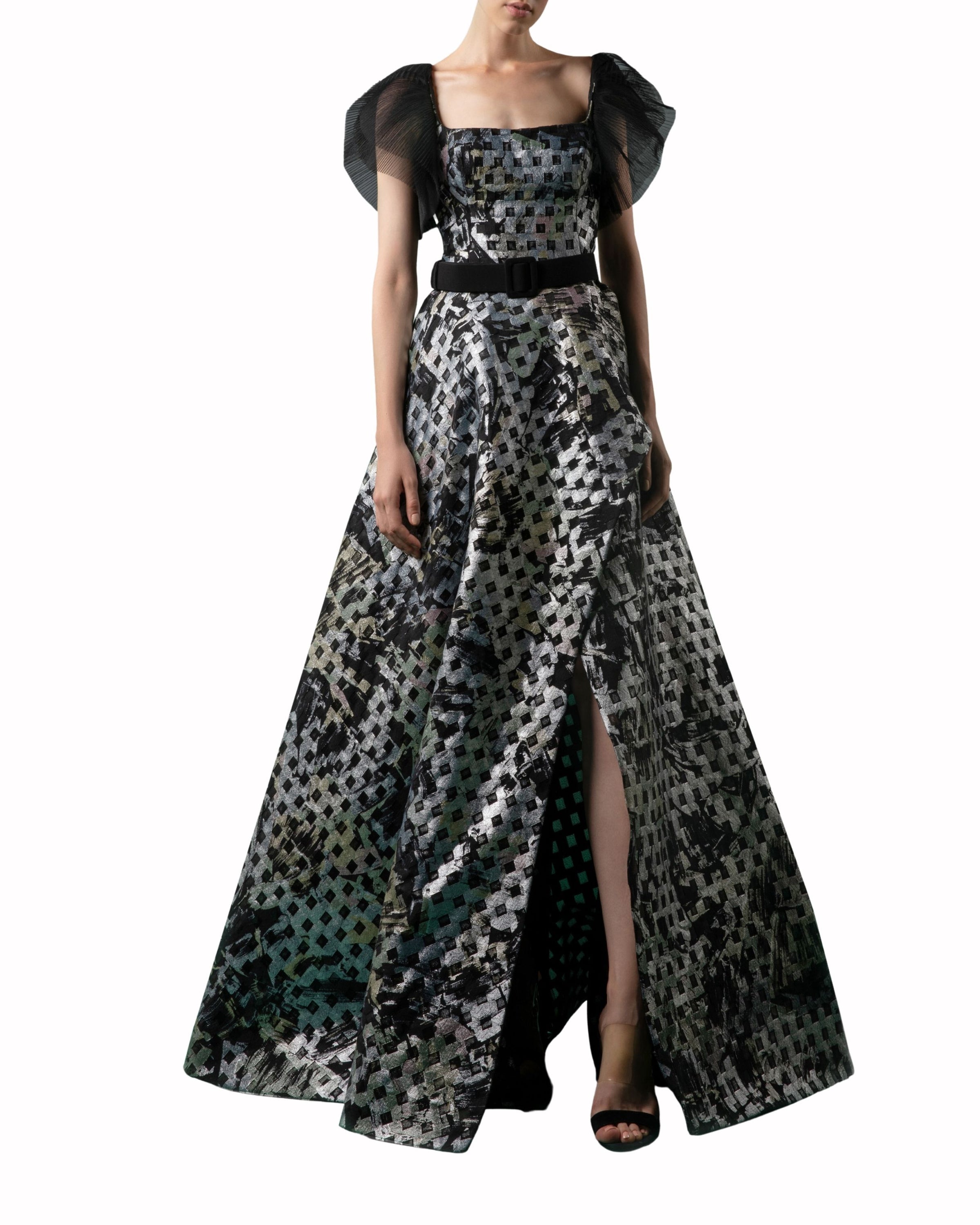 فستان اسود وفضي