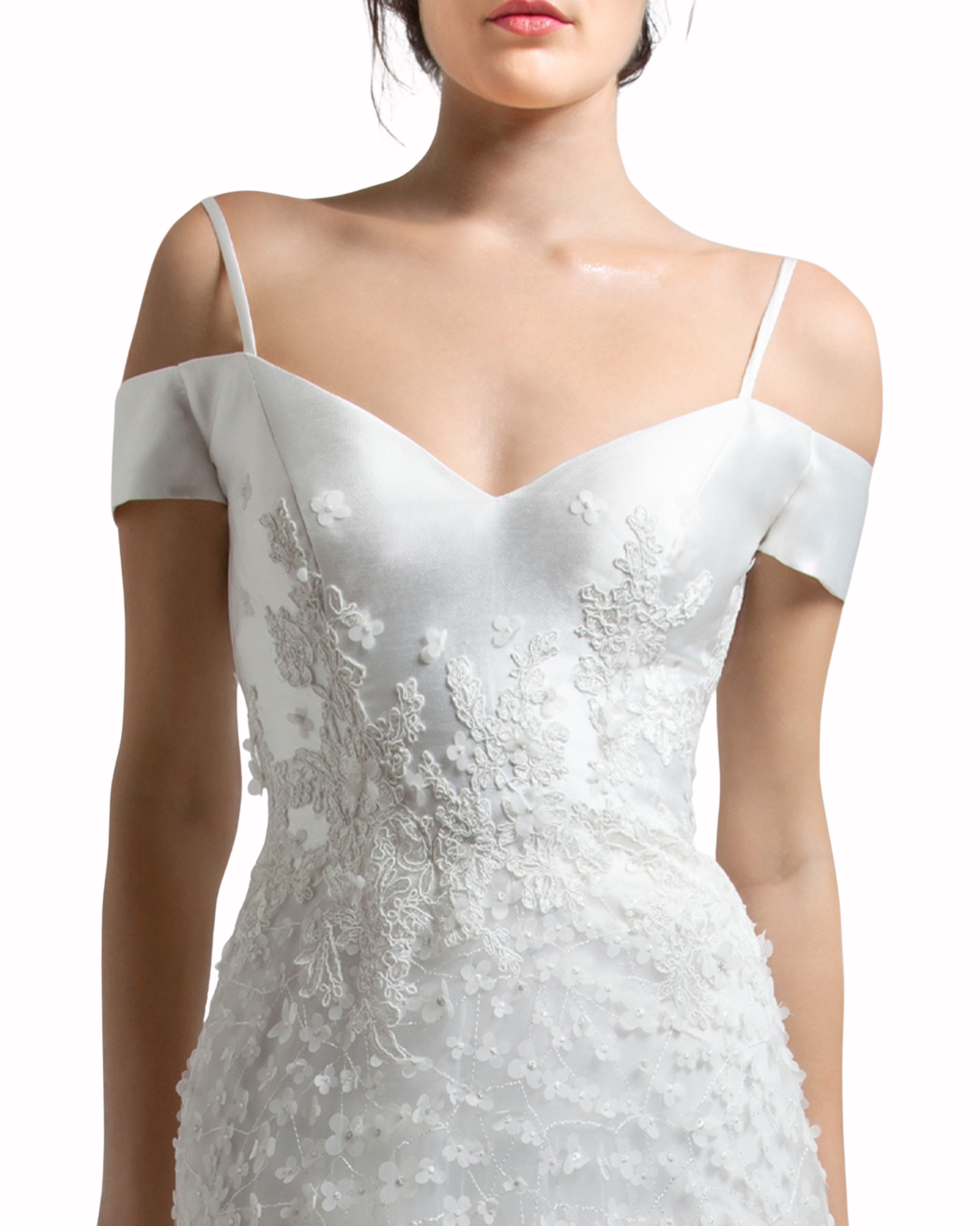 فستان زفاف مكشوف الأكتاف مزخرف