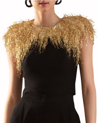 توب مزين الاكتاف