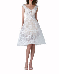 فستان بتنورة منفوخة مُنظمة