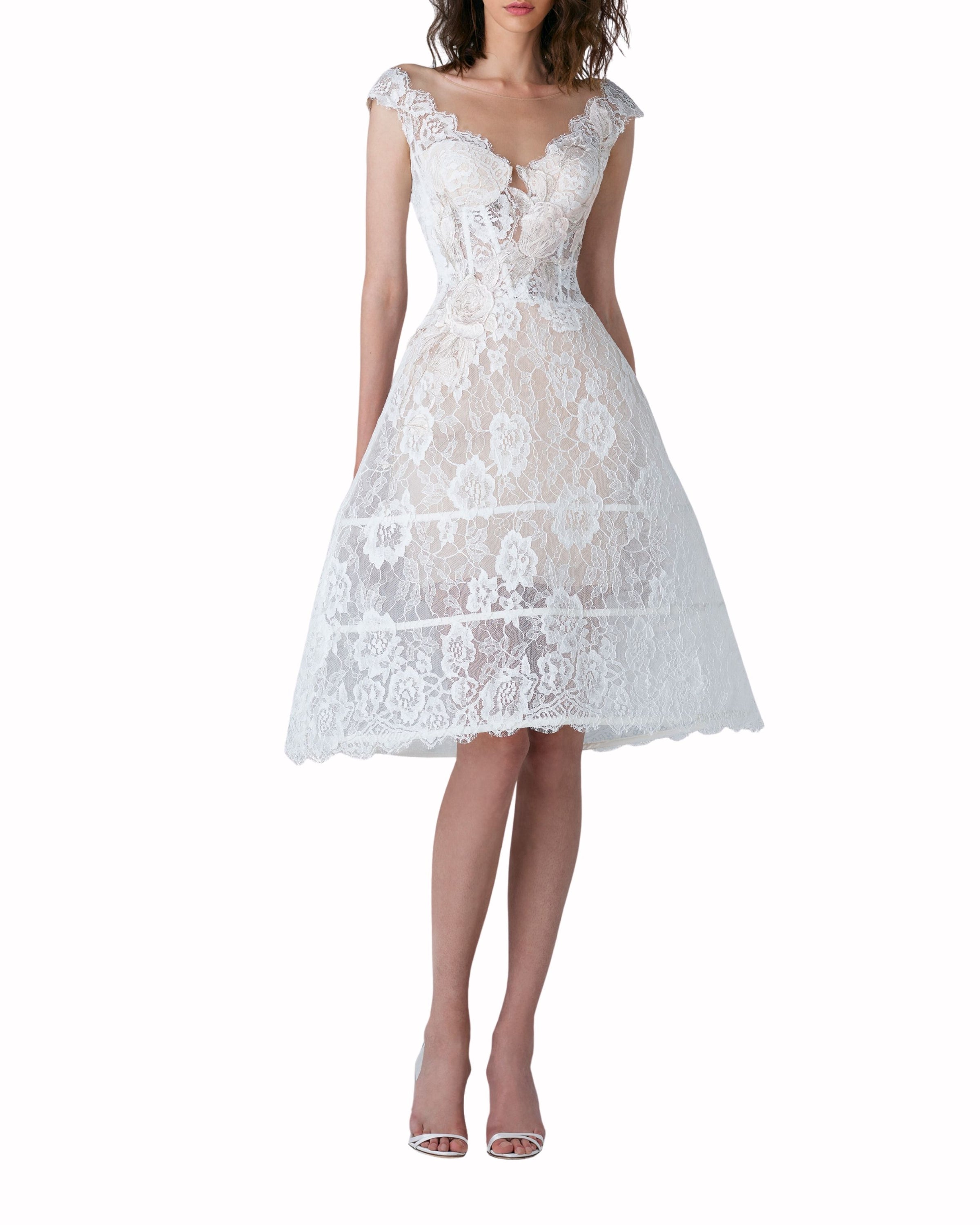 فستان بتنورة منفوخة مُنظمة